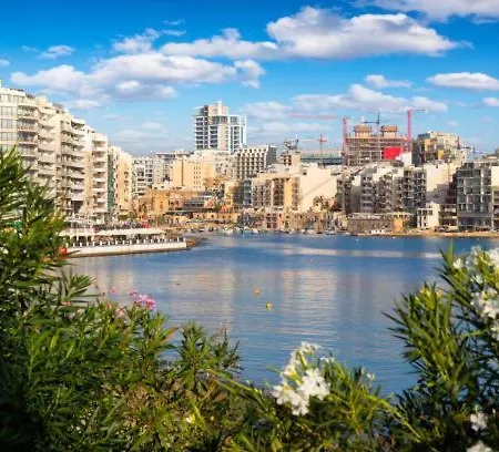 Luxury Living In St Julians With Spacious Terrace By 360 Estates アパート