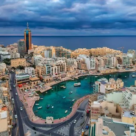 شقة Luxury Living In St Julians With Spacious Terrace By 360 Estates سانت جوليان