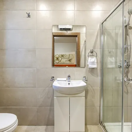 Luxury Living In St Julians With Spacious Terrace By 360 Estates شقة