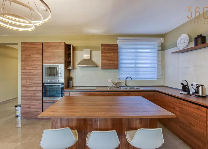 Daire Luxury Living In St Julians With Spacious Terrace By 360 Estates