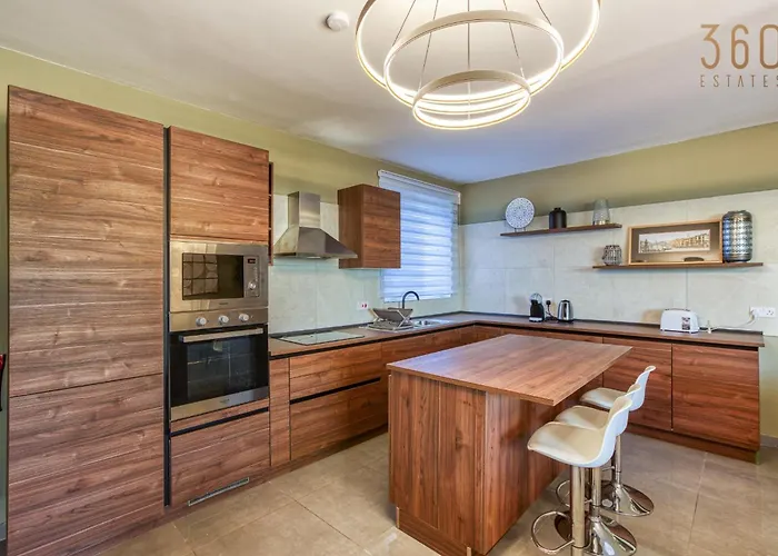 Daire Luxury Living In St Julians With Spacious Terrace By 360 Estates *